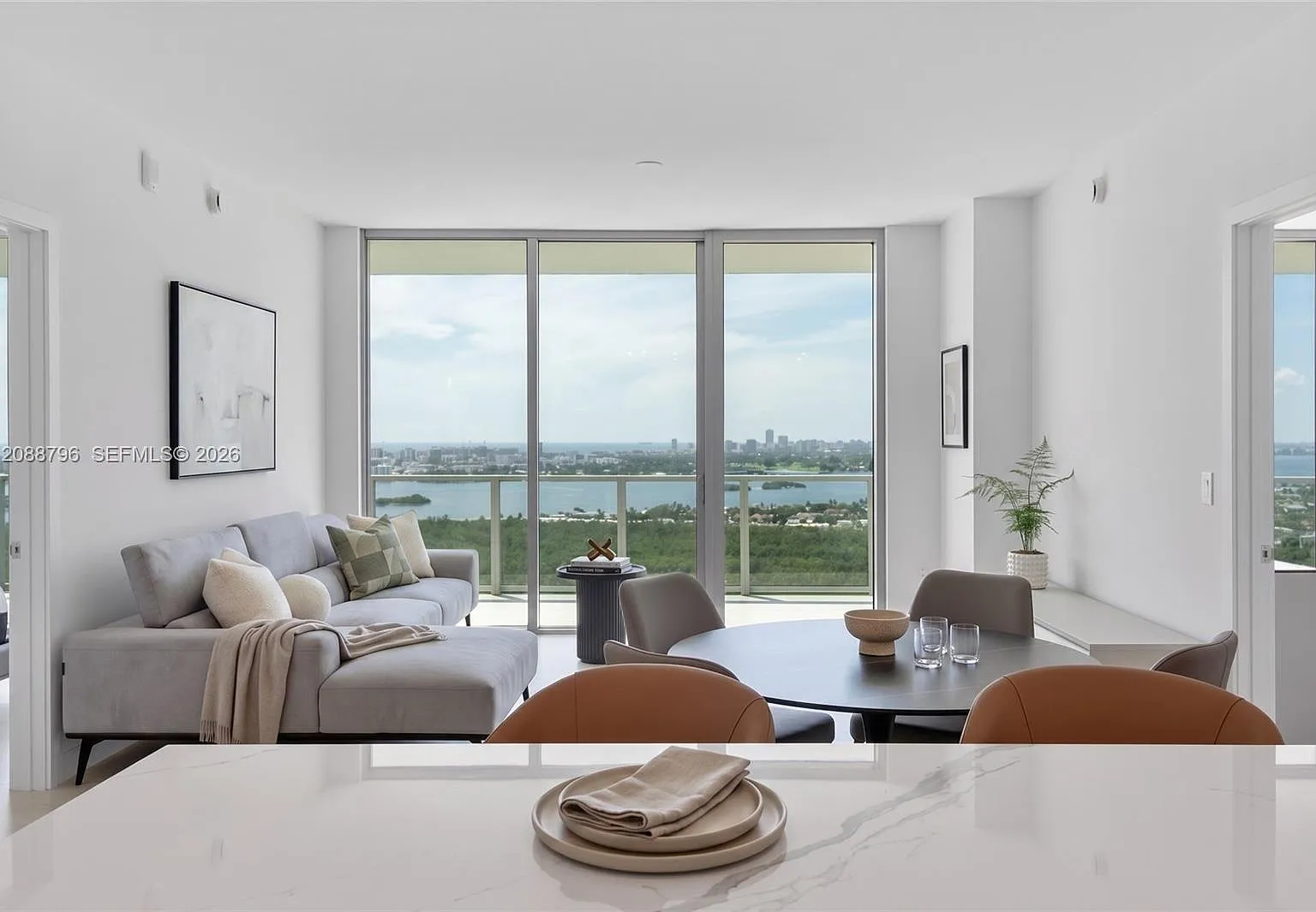 2 bed, 2.0 bath, $9,800 — Photo 4