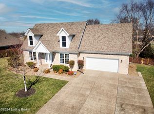 236 E Woodlake Cir, Mount Washington, KY 40047