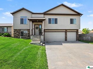 1521 W Silverado Dr, Lincoln, NE 68521