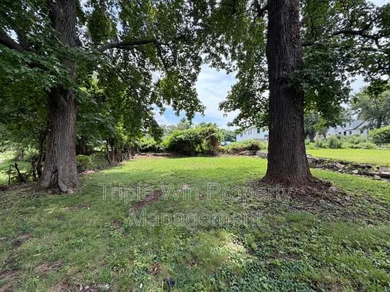 802 Rolwes Ave — Photo 6