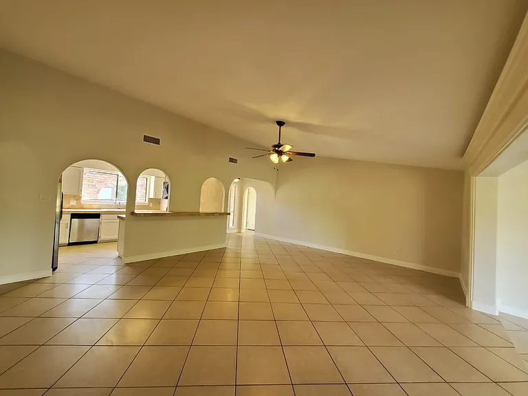 901 Tesoro Ave — Photo 7