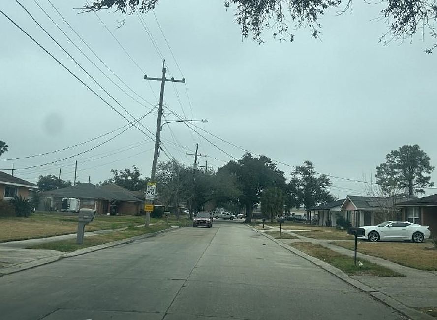 Exterior Neighborhood (street photo)