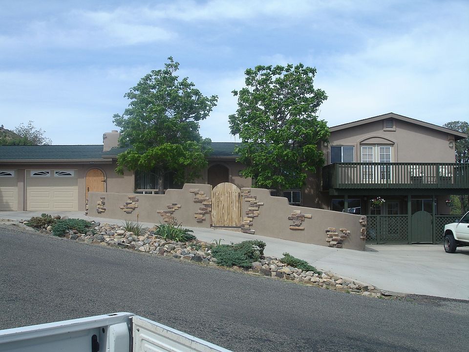 3008 W Chippewa Dr