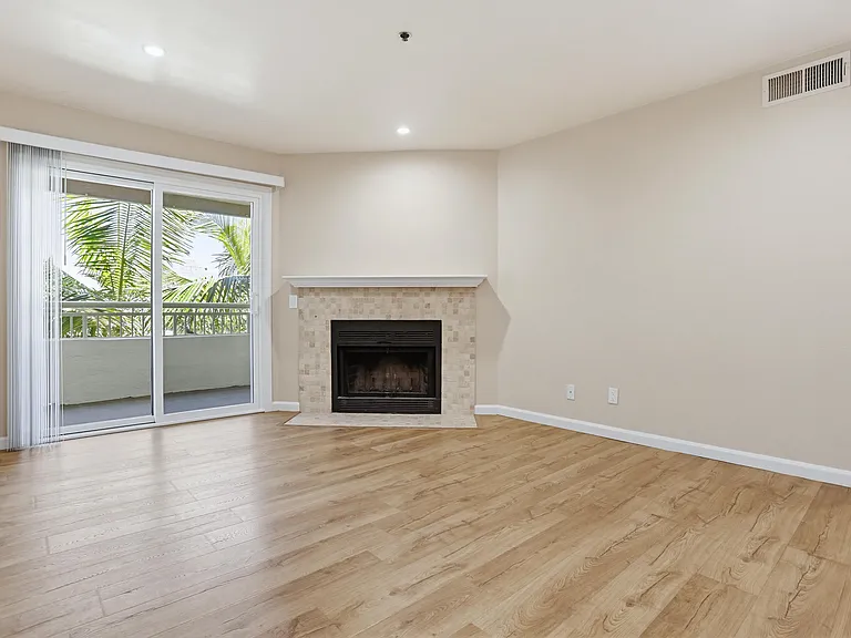 Shasta Terrace Apartments — Photo 10