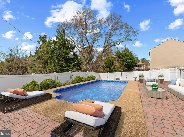 10101 Bracken Dr, Ellicott City, MD 21042