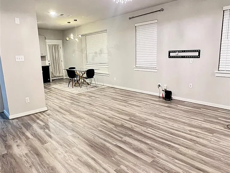 600D Knopper St — Photo 2