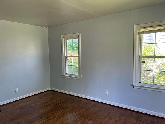 2nd image of 2493 Meredith Dr
