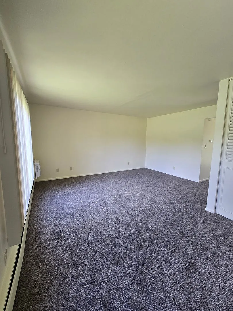 Mulford Park Apartments — Photo 1