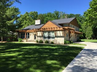 6829 N Ironwood Ln, Glendale, WI 53217