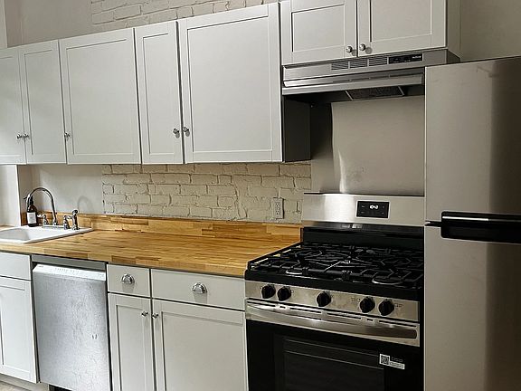 3rd image of 280 Warren St APT 2R
