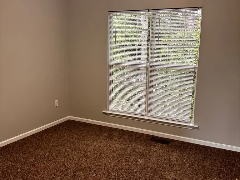 1501 Myrtle St — Photo 3