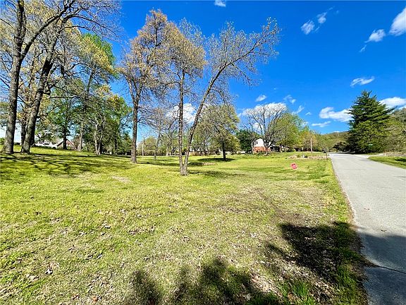 4th image of 2500 E Manor Dr #1