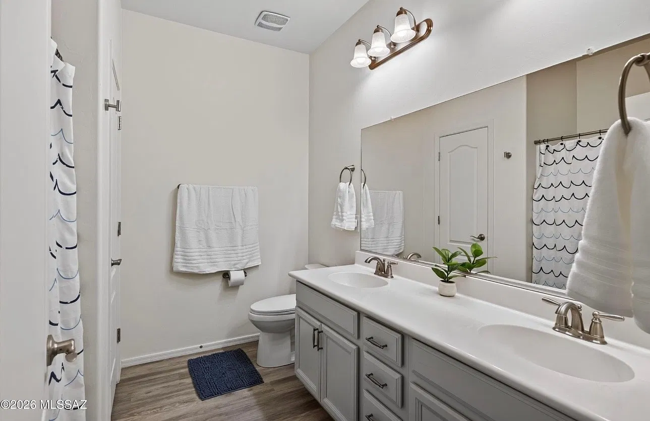 4 bed, 2375 sqft, $2,500 — Photo 4