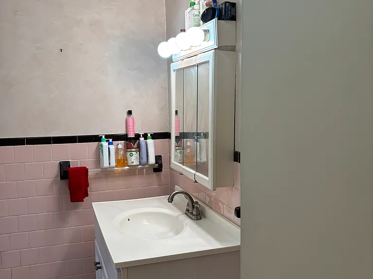 76 Boiling Springs Ave #2 — Photo 9
