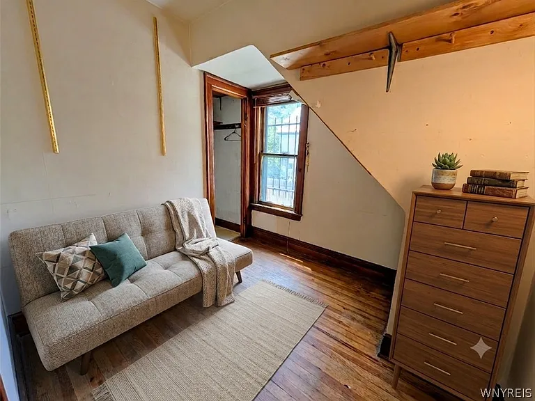 325 Box Ave — Photo 17