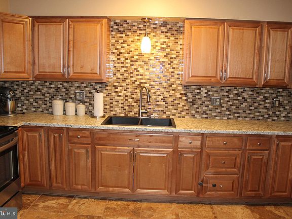 5th image of 128 Warren Cir