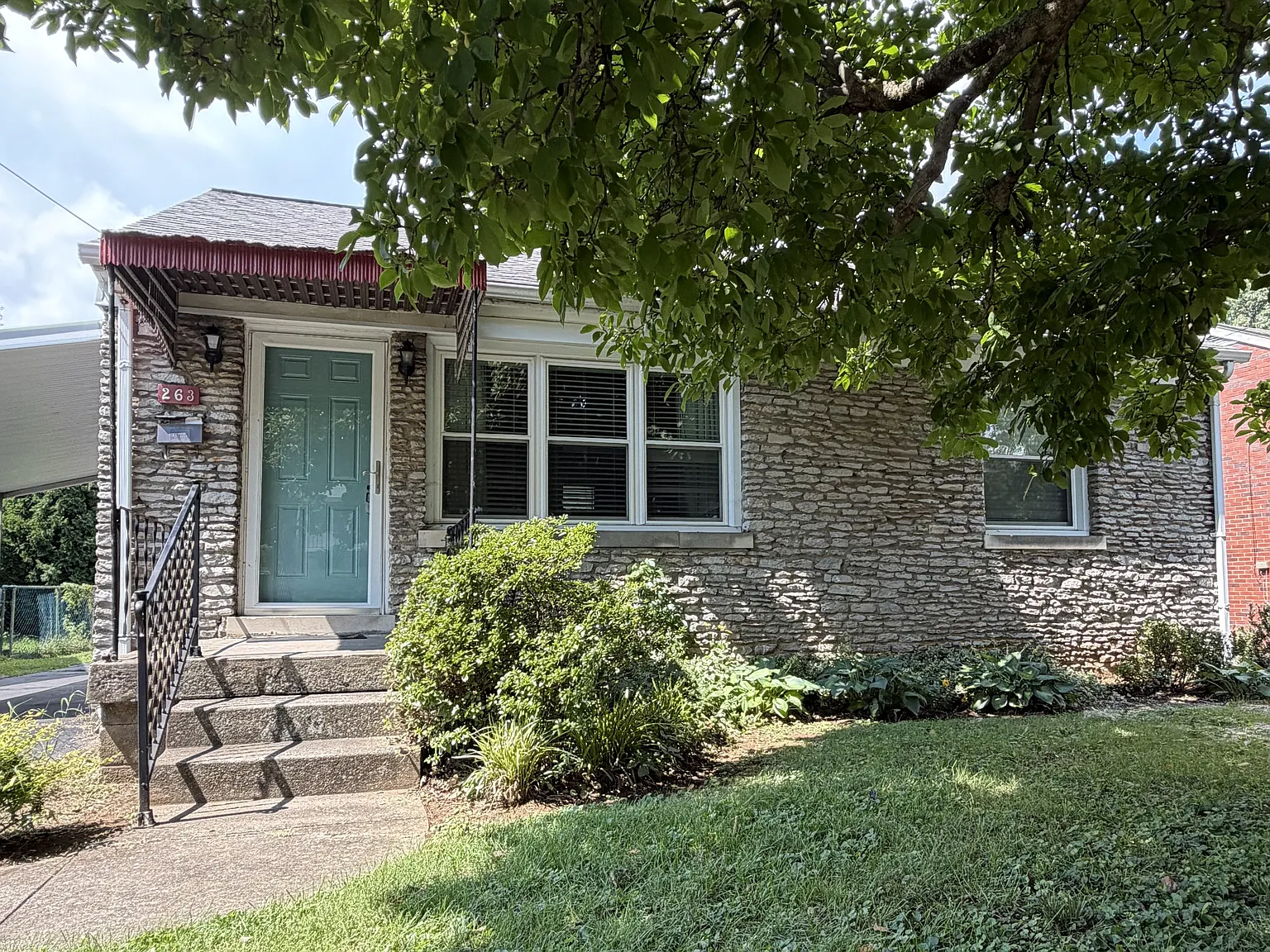 2 bed, 896 sqft, $3,200 — Photo 1