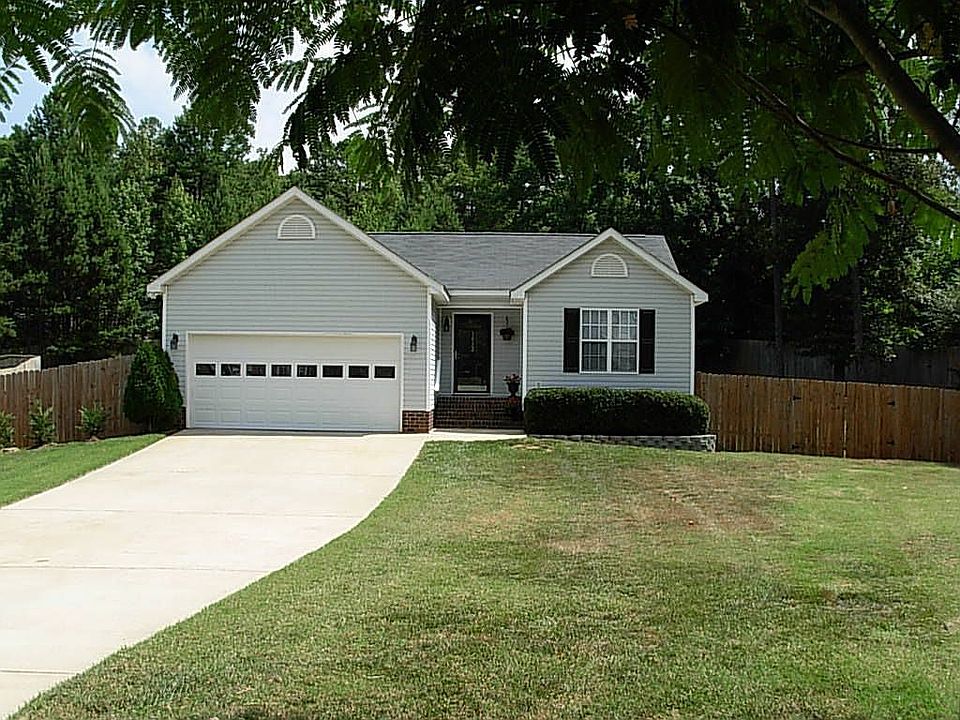 Low Maintenance Ranch w/2 Car Garage On 1/2 Acre Culdesac