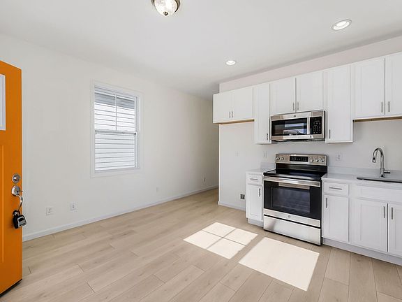 4th image of 303 Fenbrook Way