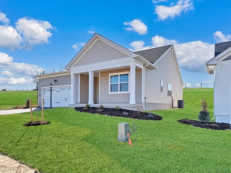 7401 Kings Pointe Dr — Photo 2