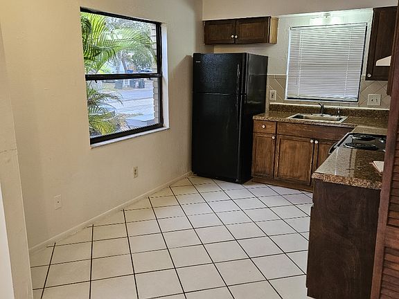 3rd image of 822 Lake Palms Dr #822