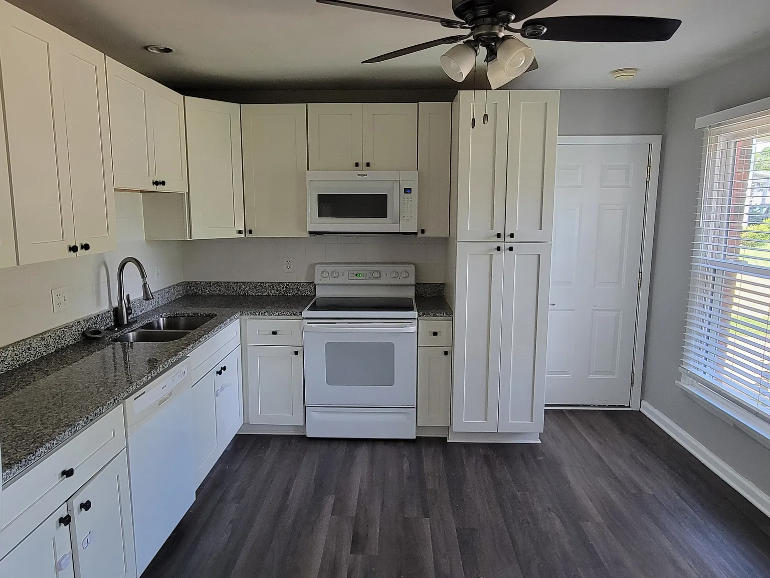 3 bed, 1073 sqft, $1,550 — Photo 4