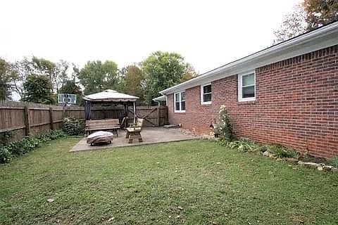 3rd image of 192 Autumn Way