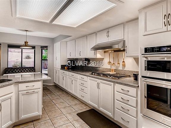 3rd image of 3196 Palmdesert Way