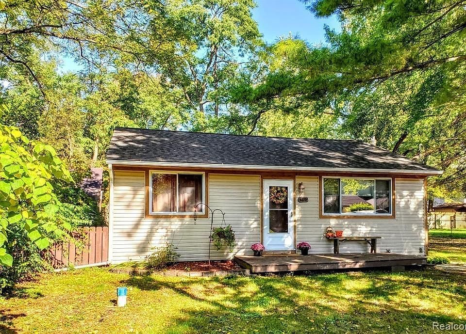 8570 Orchard, Pinckney, MI 48169 Zillow