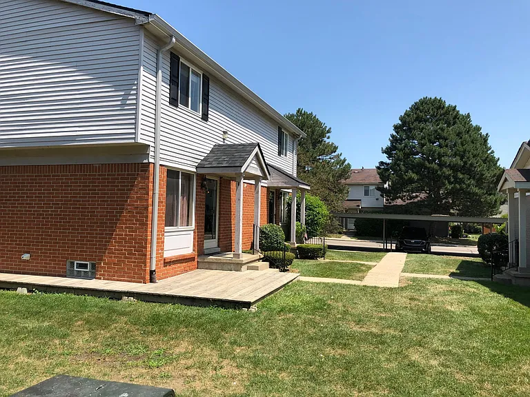 2320 Orchard Crest St — Photo 2