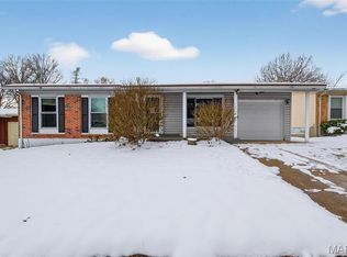 12119 El Camara Dr, Florissant, MO