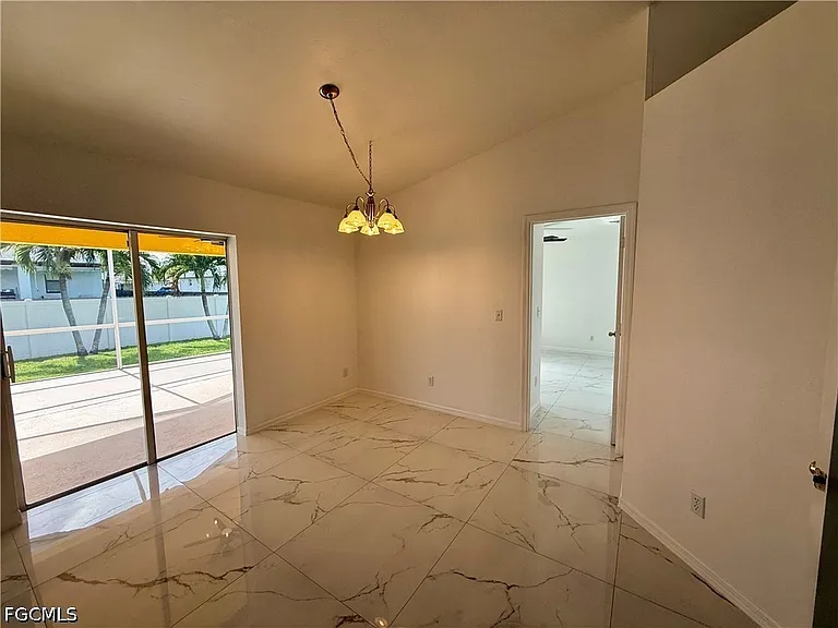 2209 NE 9th Ave — Photo 10