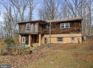 115 Old Log Rd, Linden, VA 22642