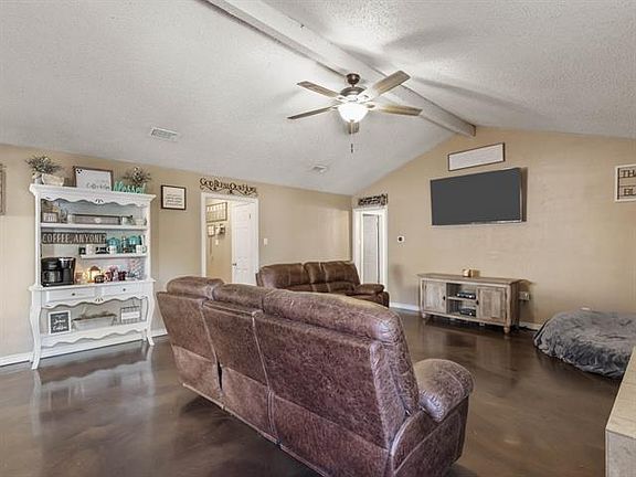 4th image of 409 Linda Dr