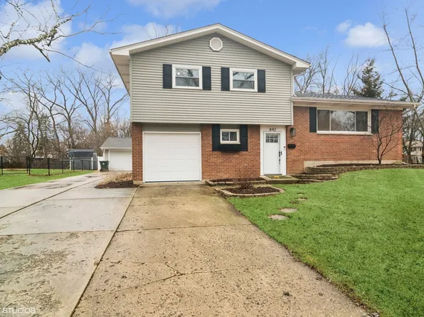 842 E Morris Dr, Palatine, IL 60074