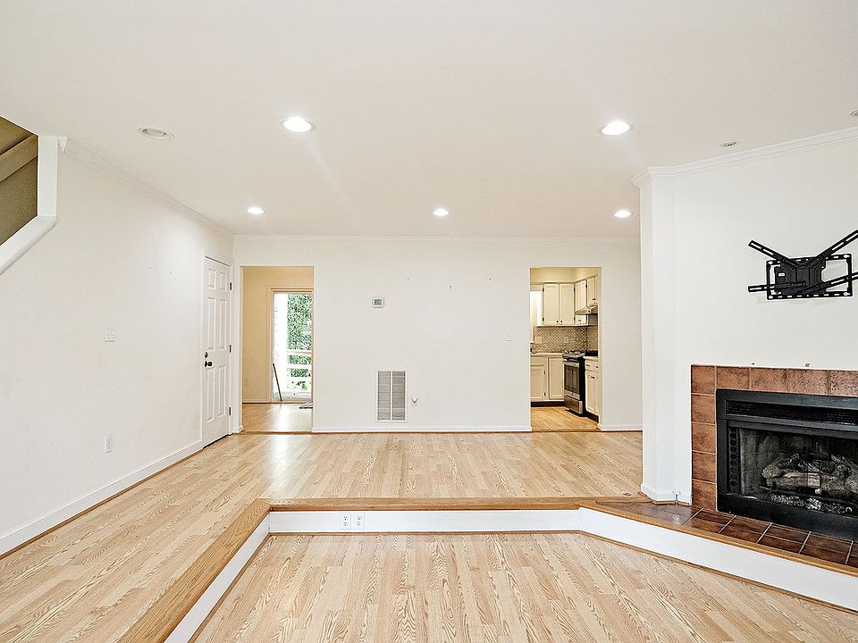 1st image of 430 Wynridge Dr