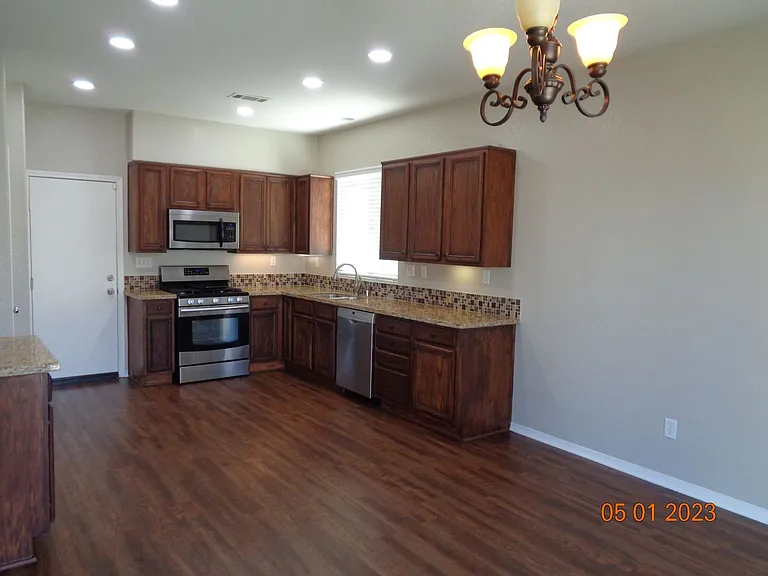2739 Garnet Ln — Photo 18