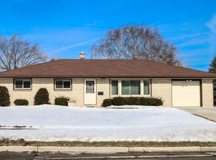 N89W15778 Cleveland Ave, Menomonee Falls, WI 53051