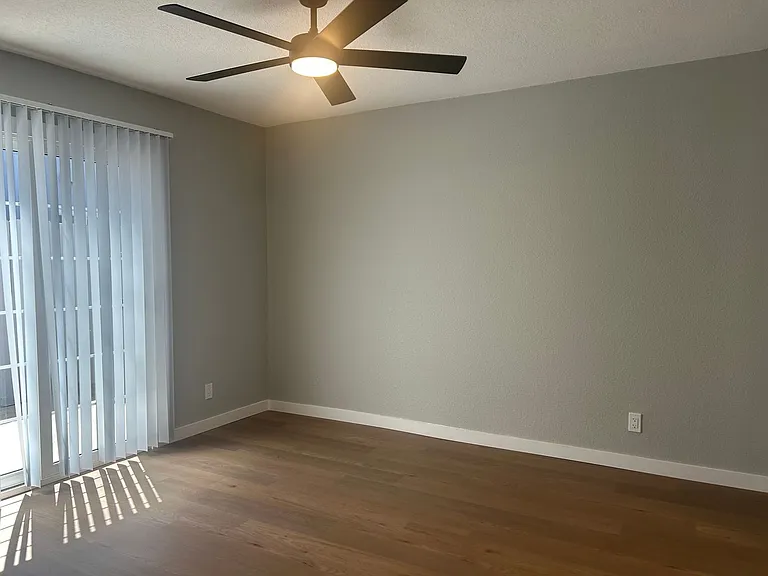 Villa Del Sol Apartments — Photo 179