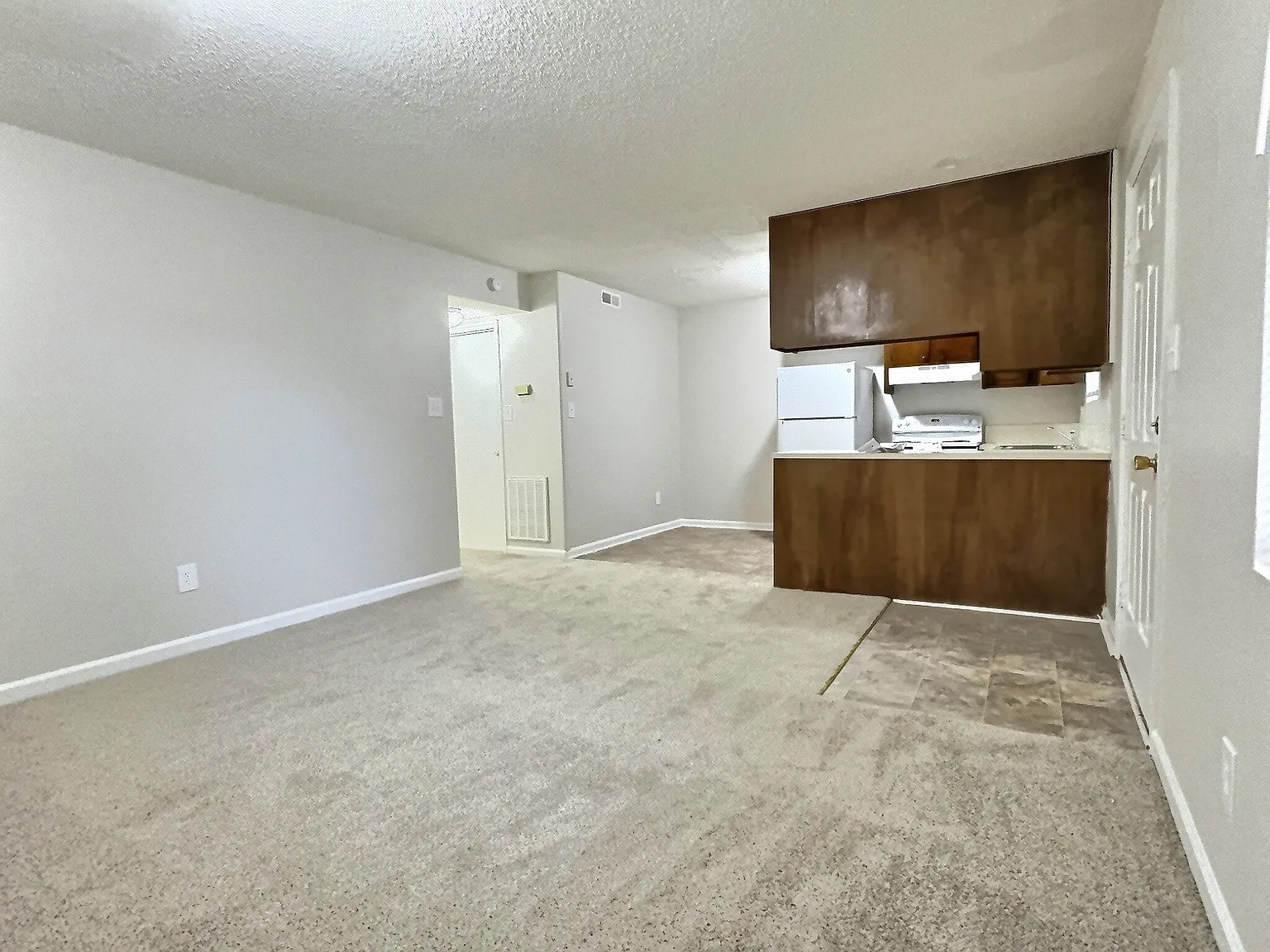 2 bed, 833 sqft, $915 — Photo 3