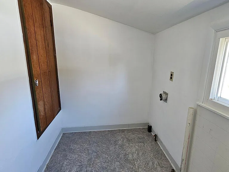 4660 Darrow Rd — Photo 28