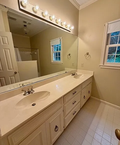 8200 Harrogate Hl — Photo 10