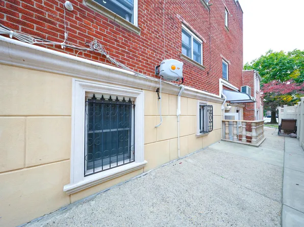 1711 Gerritsen Avenue image 35 of 41