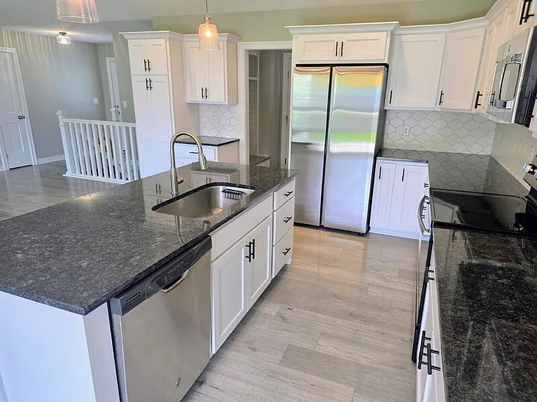 701 Bradford Dr — Photo 4