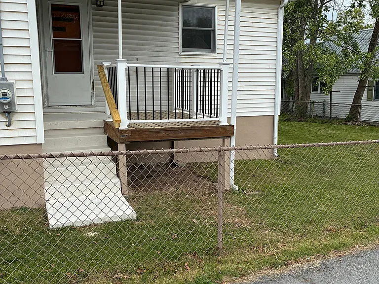 314 Thompson Ave — Photo 4