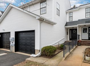 34 Chestnut Way, Manalapan, NJ 07726