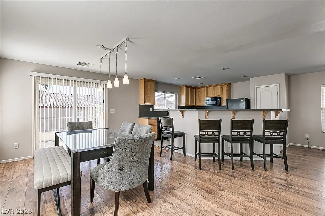 4 bed, 2.5 bath, 2381 sqft, $2,699 — Photo 2