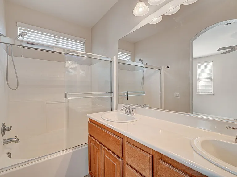 4421 Desert Home Ave — Photo 33