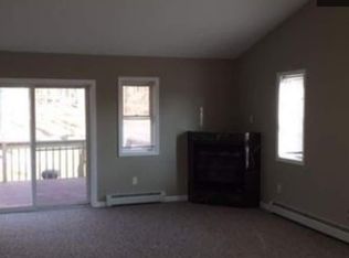 4010 Pond View Dr, Clarks Summit, PA 18411