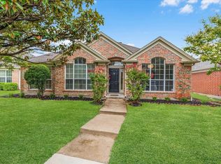 302 Touchdown Dr, Irving, TX 75063